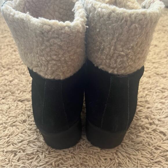Steve Madden Black Boot with Cream Fuzzy Top of Boot Size 7 - Picture 6 of 7
